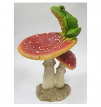 Гриб мухомор с лягушкой арт.0010